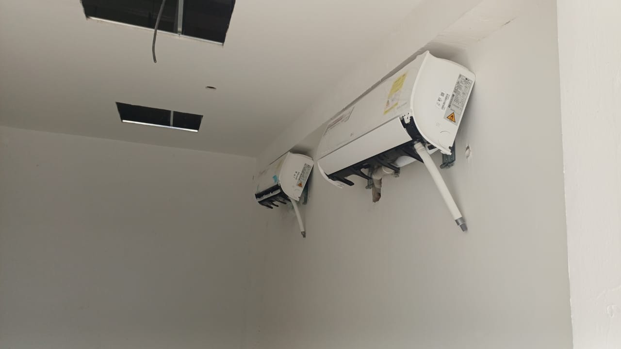 Instalacion de unidades de aire acondicionado en interior