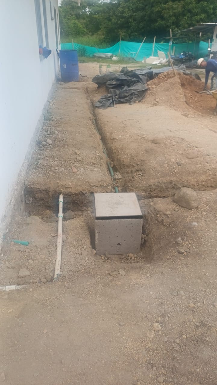 Excavacion para instalacion de caja de inspeccion y tuberia sanitaria